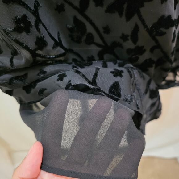 Studio I Black Floral Velvet Burnout Bell Sleeve Relaxed Fit Top, Size 16W - Picture 5 of 8